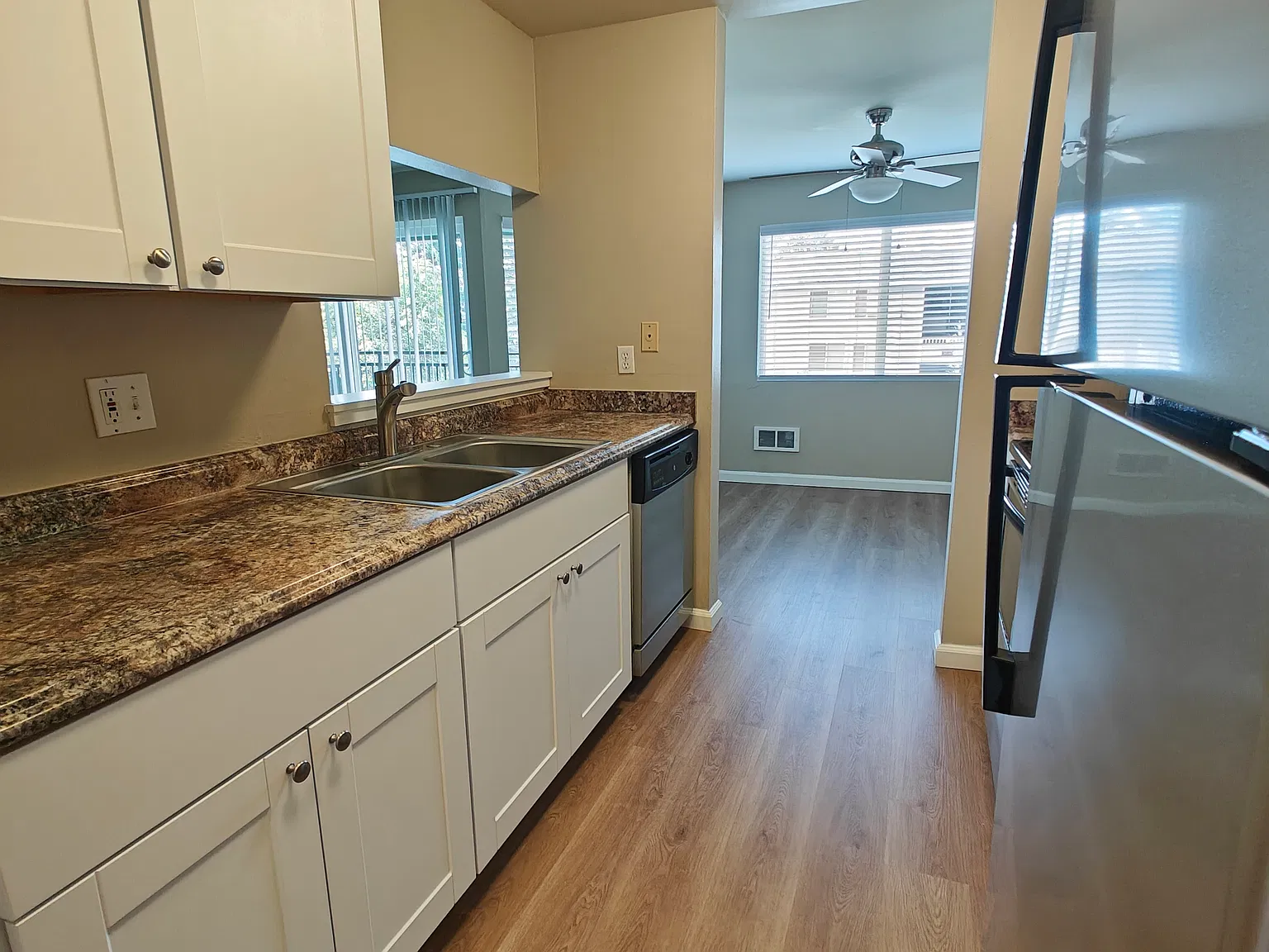 2 bed, 1.5 bath, 980 sqft, $2,595 — Photo 2