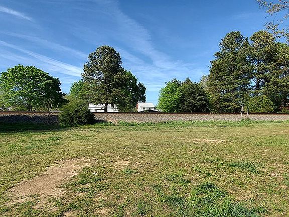 2nd image of 955 Sonny Ln