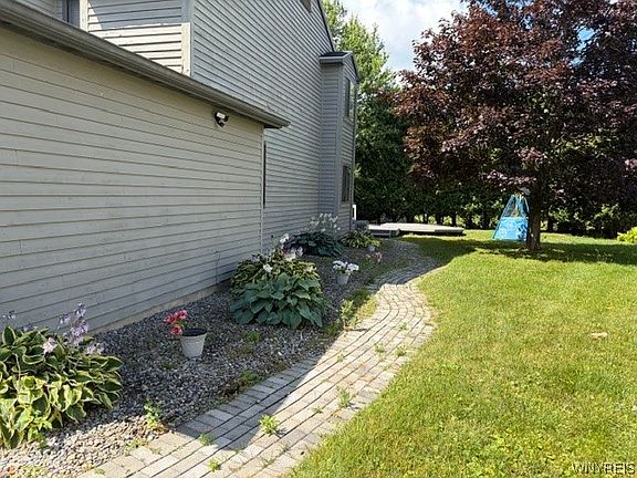3rd image of 8226 Beehive Cir