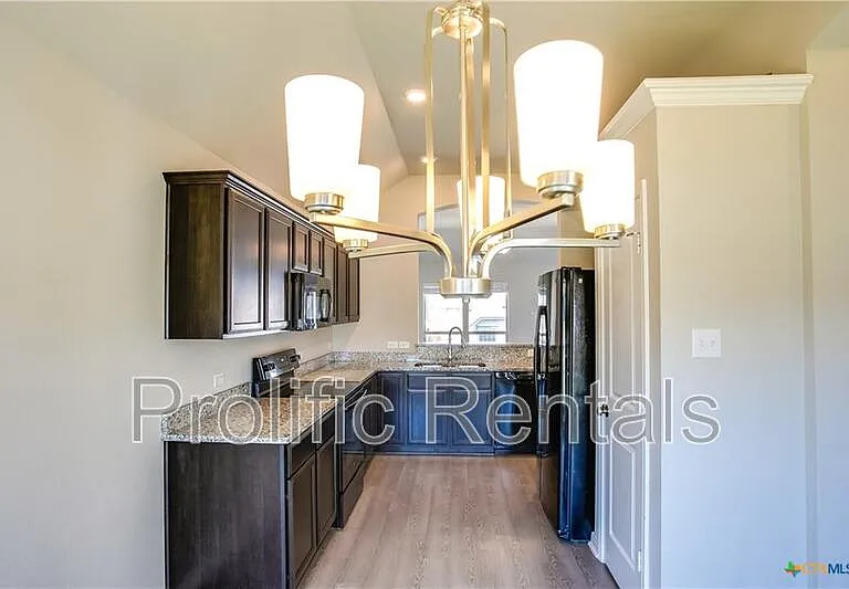 805 Stockdale Rd — Photo 11