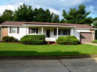 401 S Maple Dr, Mineral Wells, WV 26150