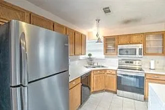 201 Teakwood Ln — Photo 8