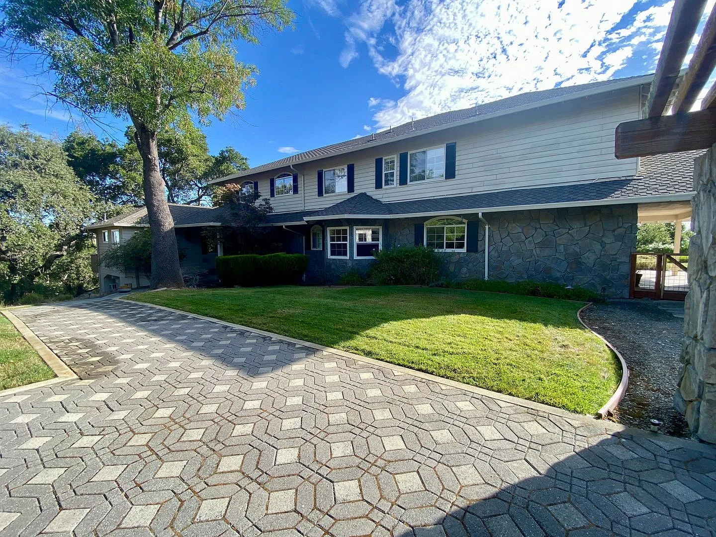Panoramic Views and Quiet Luxury in Los Gatos — Photo 3