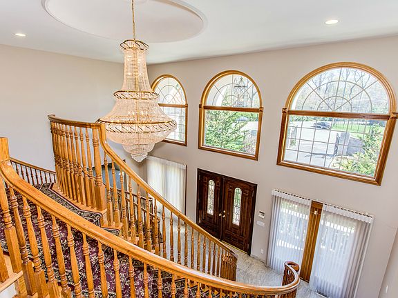 Foyer/Staircase