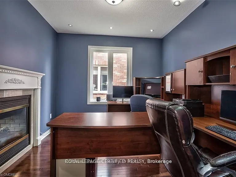 2499 Highmount Cres — Photo 23