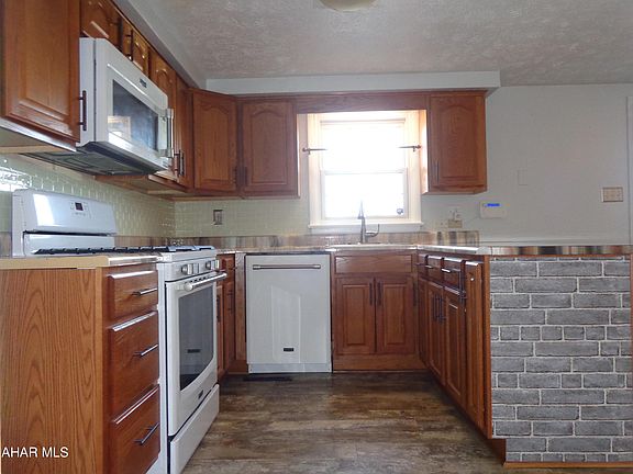 4th image of 323 Piedmont Dr
