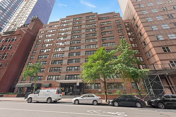 Rented by Douglas Elliman | media 27