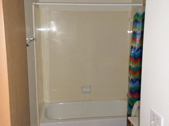 4th image of 450 S 32nd Pl