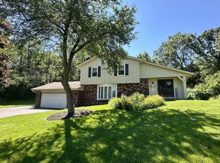 S9W31507 Rocky Hill Gln, Delafield, WI 53018