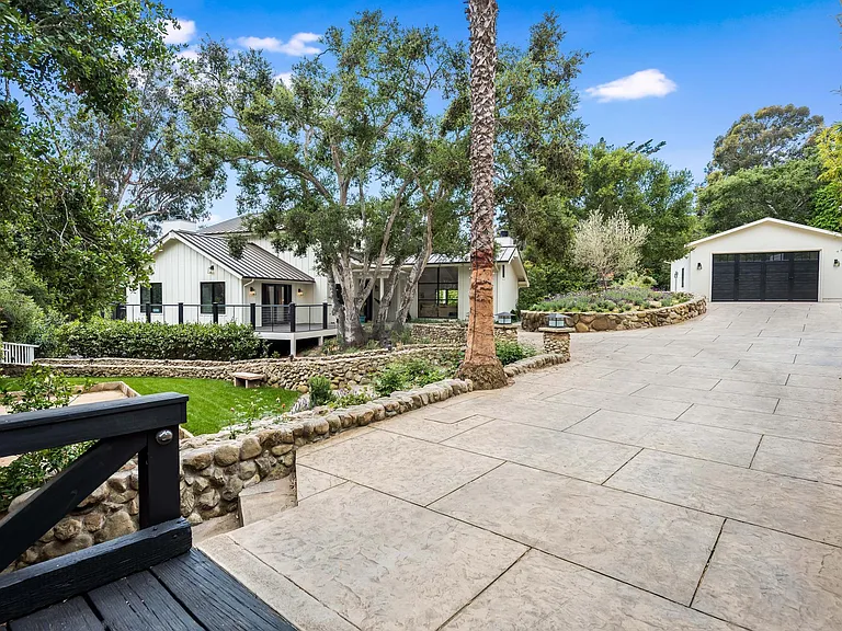 Detached 2+ Car Garage with Tesla Solar & Powerwall