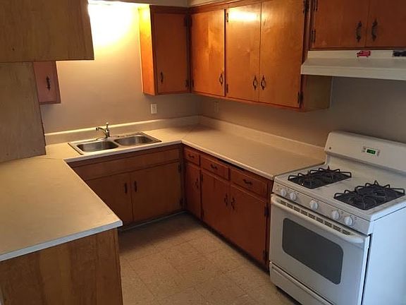 5th image of 1420 W Stoneridge Ct APT A