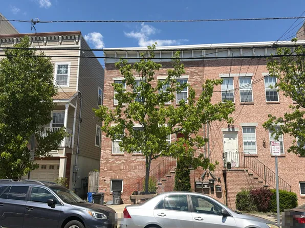 195 Van Horne St #2A, Jersey City, NJ 07304