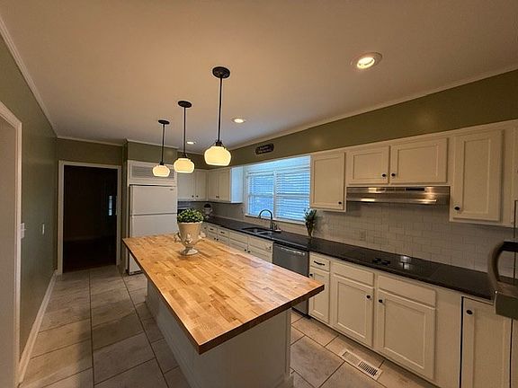 3rd image of 1221 N N Rdg