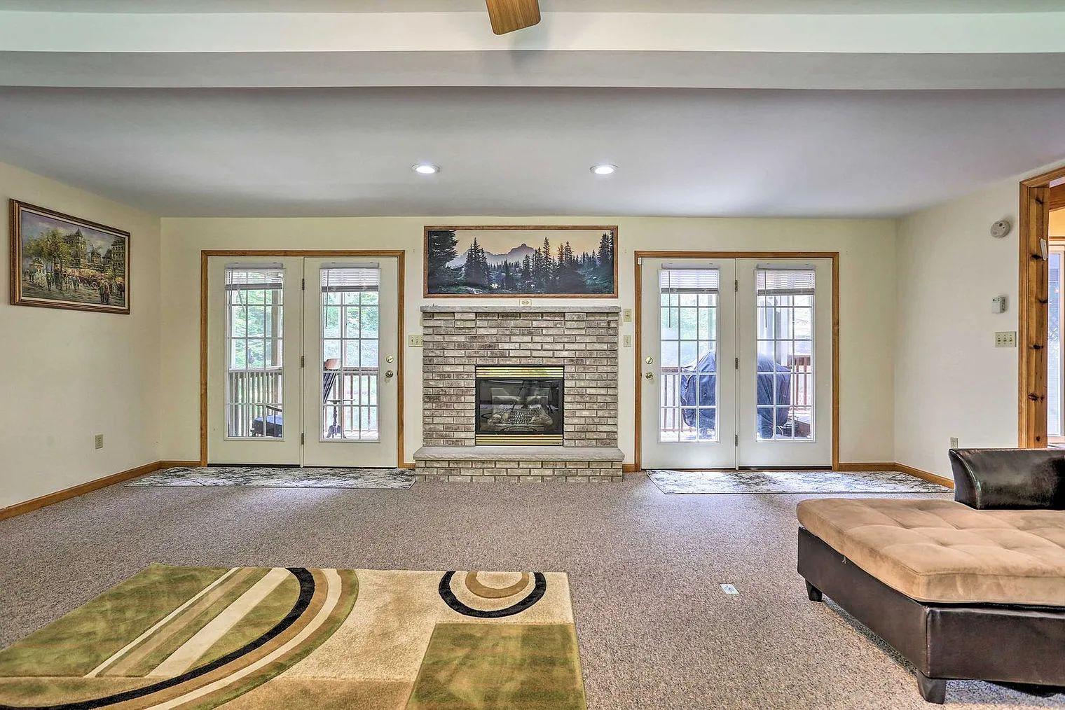 4 bed, 4.0 bath, 3326 sqft, $11,192 — Photo 3