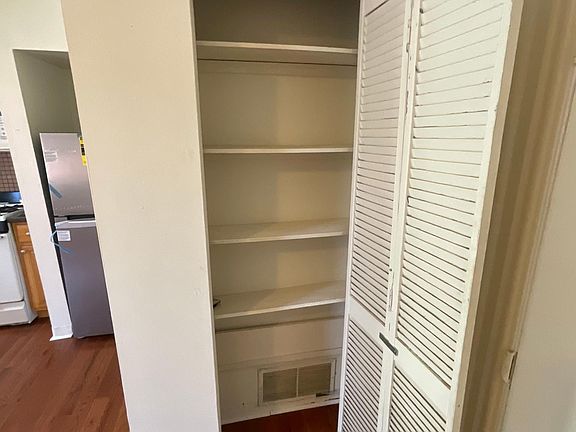 4th image of 2028 Green St APT 2F