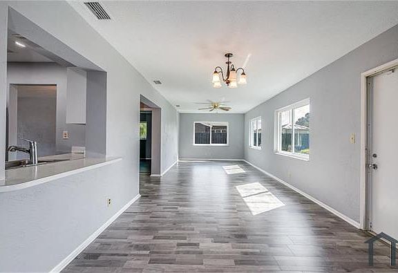 4th image of 9608 NW 67th St