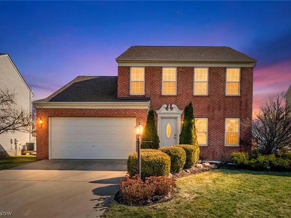 132 Stonefield Dr, Berea, OH 44017