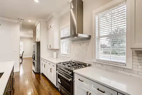 401 N Peak St — Photo 3