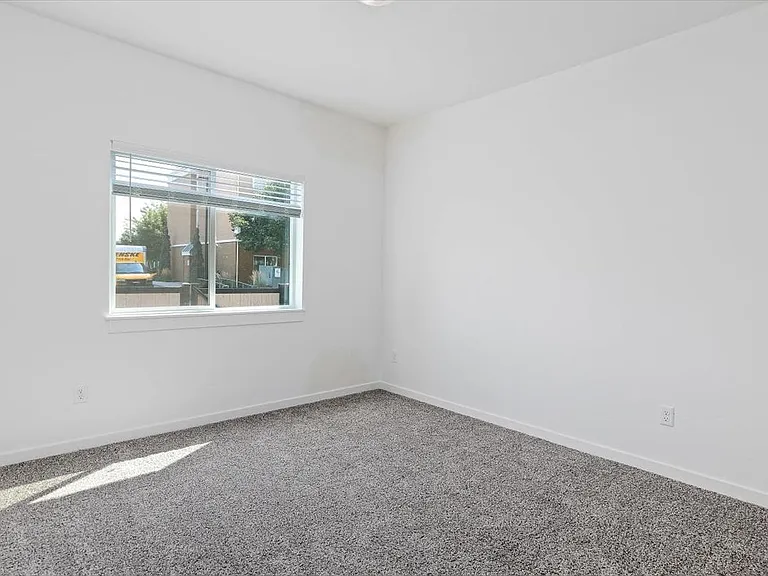 Hawk's Landing Apartments — Photo 121
