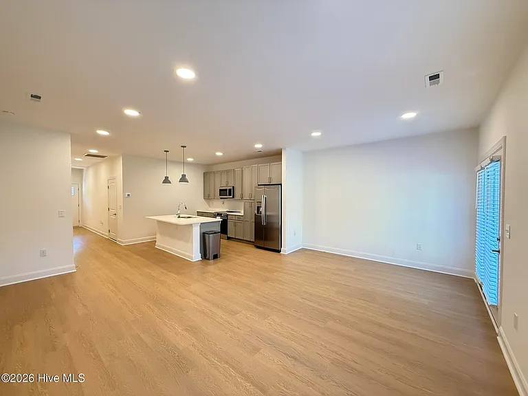 355 James St — Photo 10