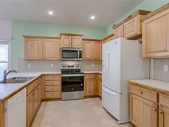5th image of 1222 N 131st Ter