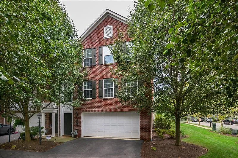 121 Chapel Harbor Dr