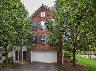 121 Chapel Harbor Dr, Pittsburgh, PA 15238