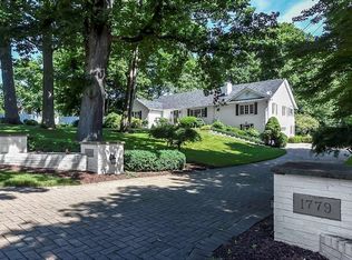 1779 Hassam Rd, Coraopolis, PA 15108