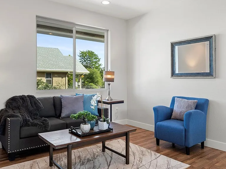 2525 W Wesley Ave — Photo 11