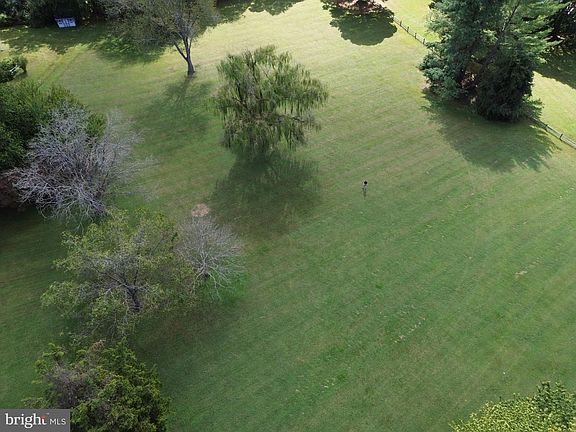 3rd image of 915 Sportsman Neck Rd