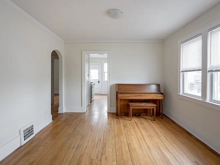 178 W Cambourne St — Photo 7