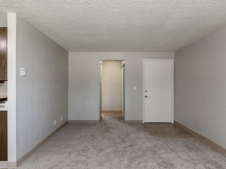 The Lindale Apartments — Photo 10
