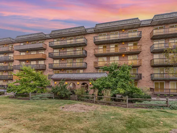 8025 Woodglen Ln APT 108, Downers Grove, IL 60516