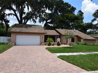 906 Winchester Ln, Valrico, FL 33594