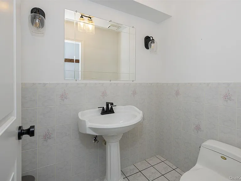 921 W Dover Rd — Photo 10