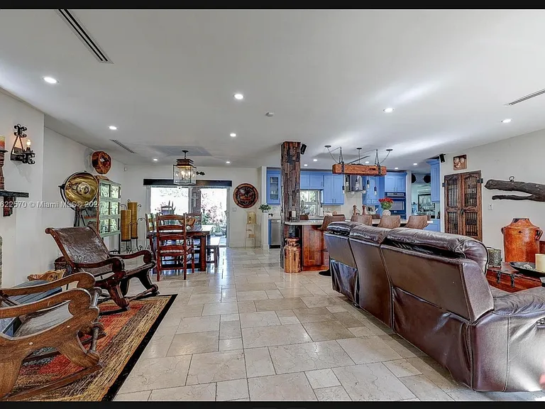 8520 SW 87th Ave — Photo 9
