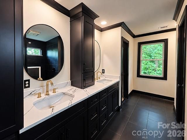 2nd image of 129 Shade Tree Cir