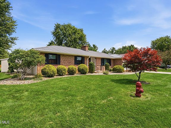 2nd image of 219 Cherry Blossom Ln