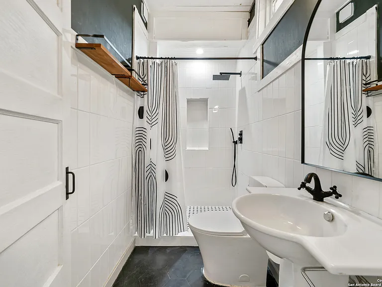 333 Frio City Rd #1 — Photo 6