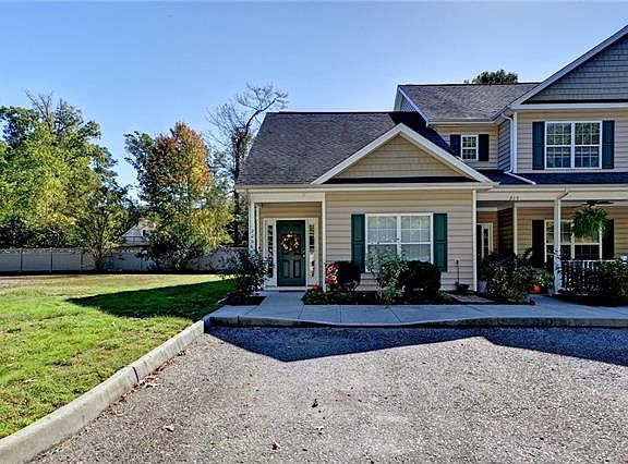 3rd image of 226 Patriots Village Dr