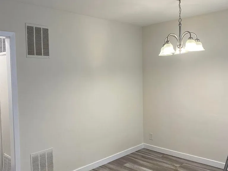 813 Westmount Dr — Photo 8