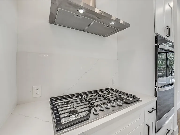 225 Willard St — Photo 16