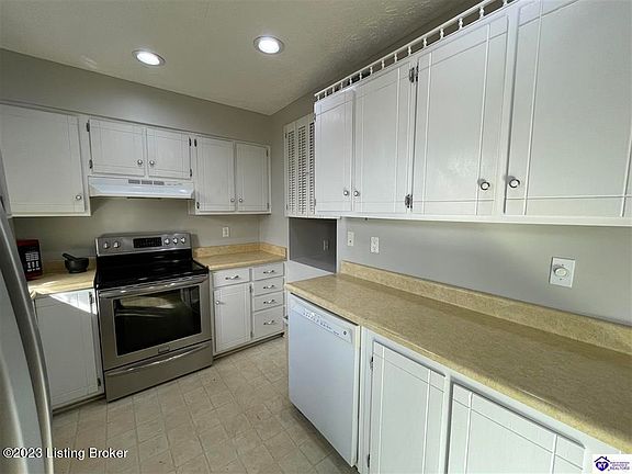 3rd image of 535 Rose Creek Dr