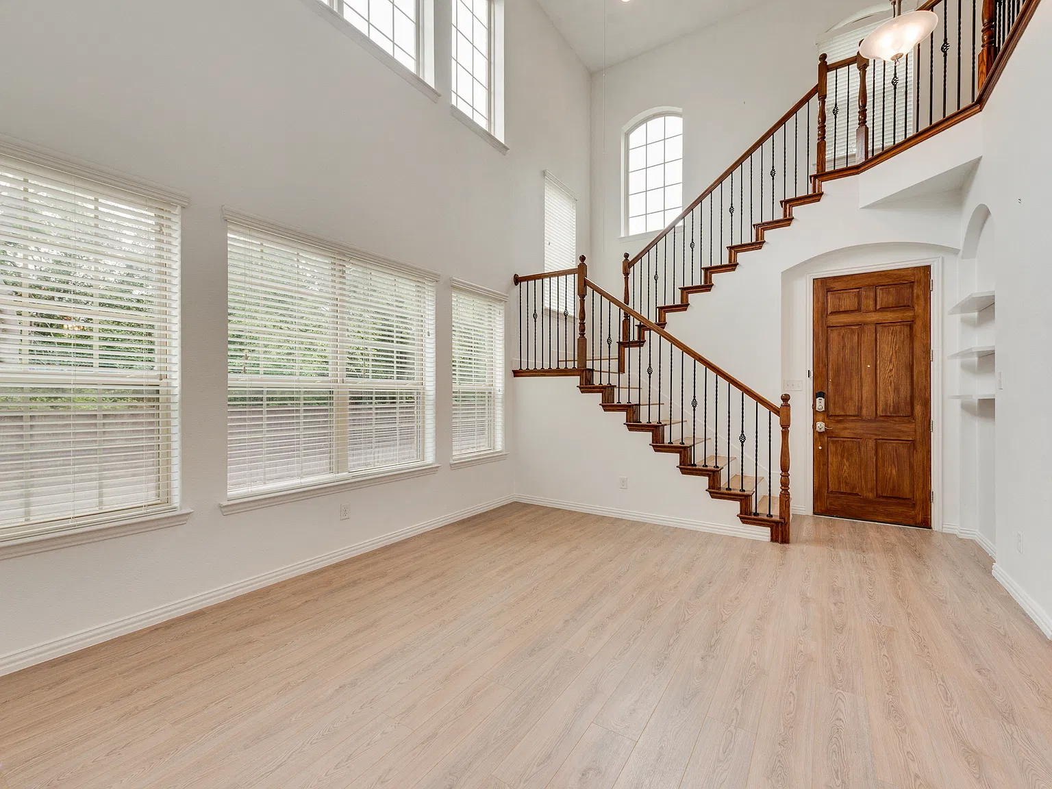 3 bed, 1947 sqft, $2,600 — Photo 4