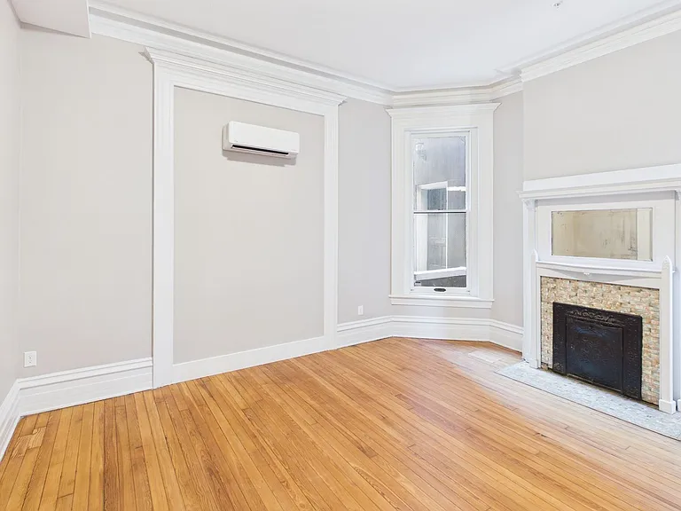 7 East Franklin — Photo 103