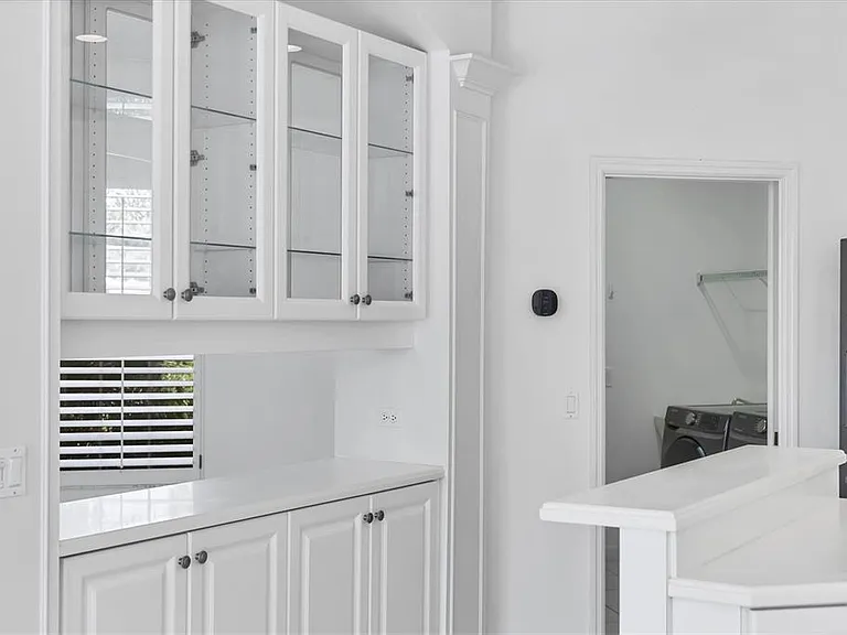 8501 Park Shore Ln — Photo 16