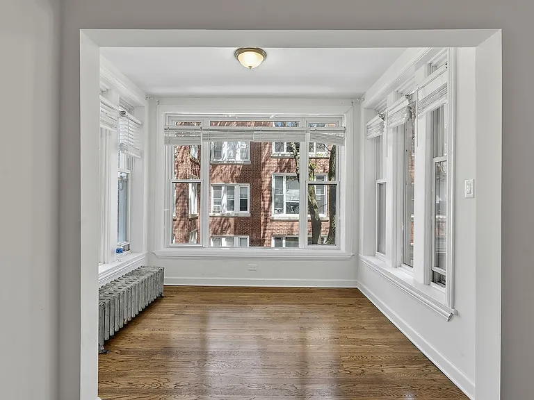 6565 N. Lakewood Renovated Rogers Park Apartments — Photo 34