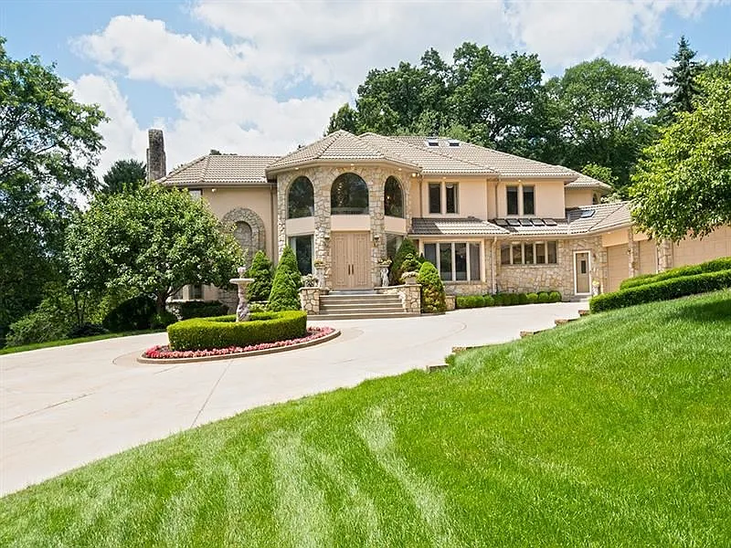 225 Laurel Lake Ln photo 1