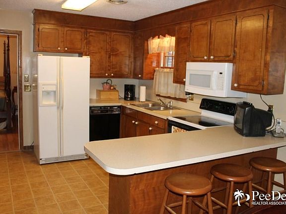 3rd image of 226 Creek Dr