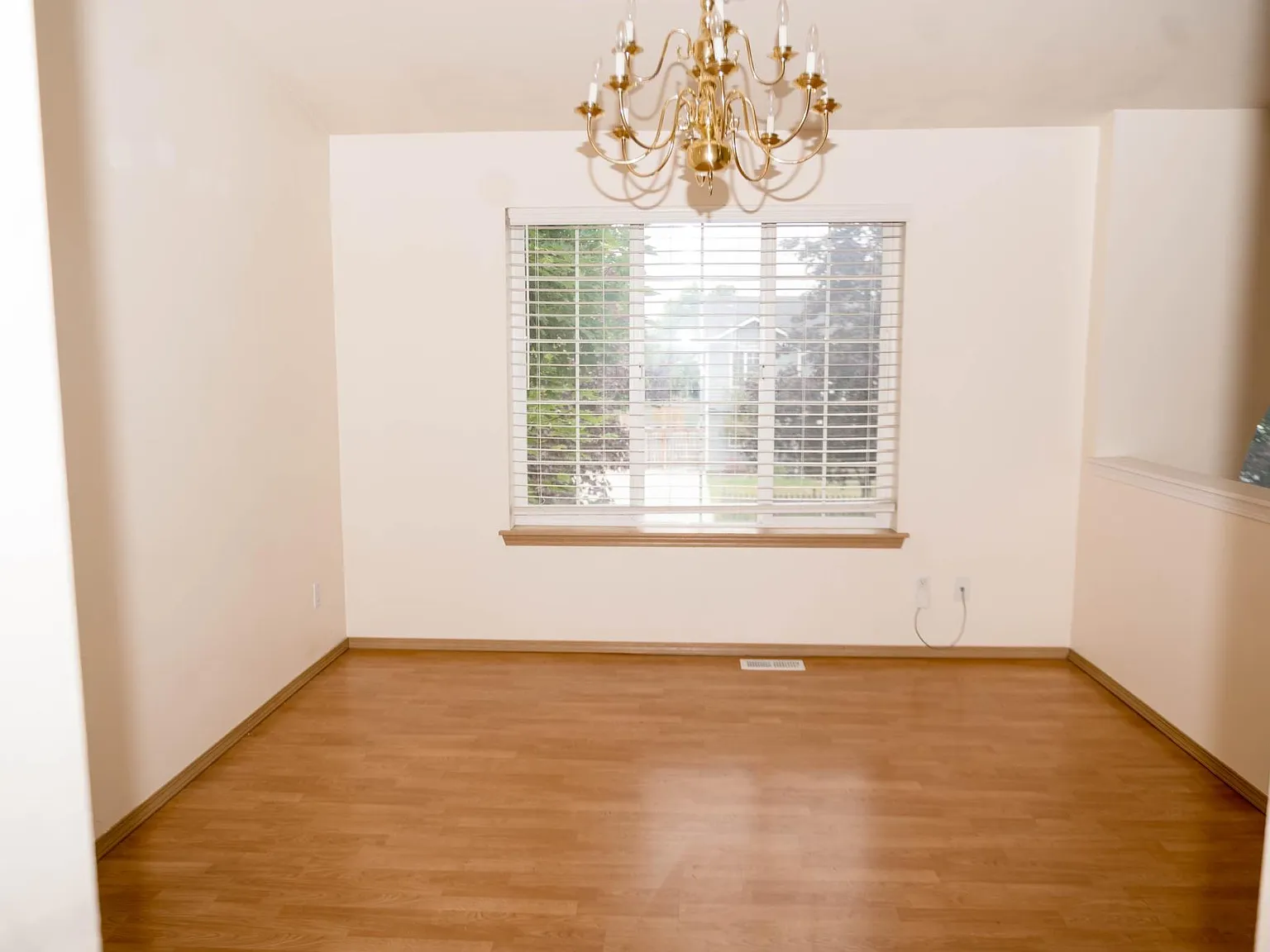 4 bed, 2333 sqft, $3,300 — Photo 4